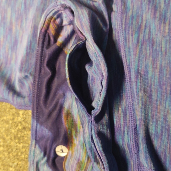 Sale! Danskin Reversible 2-in-1 Active Athletic Leggings - Capri length - Picture 3 of 12